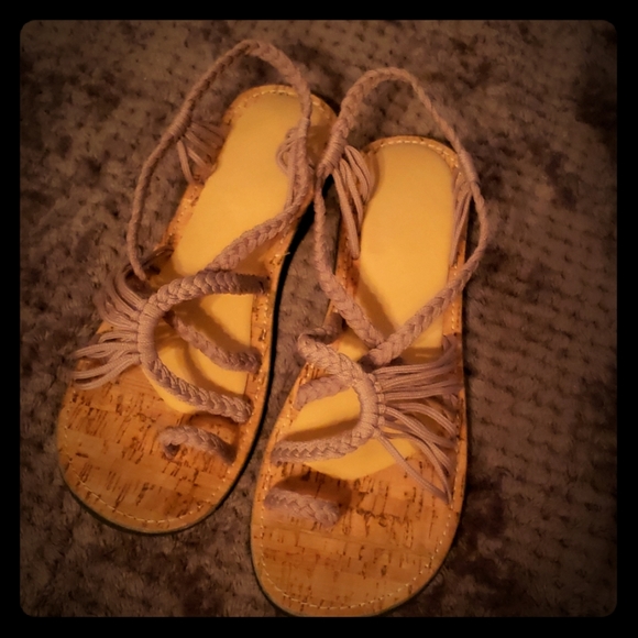 Shoes - Woven Sandal size 10